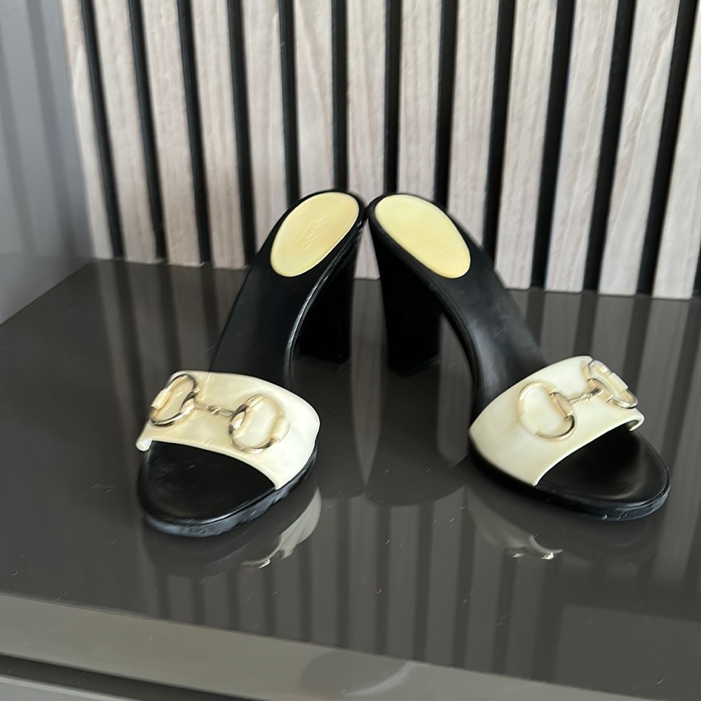 Gucci Black and White Patent Leather Sandals with Horse bit US Size 8.